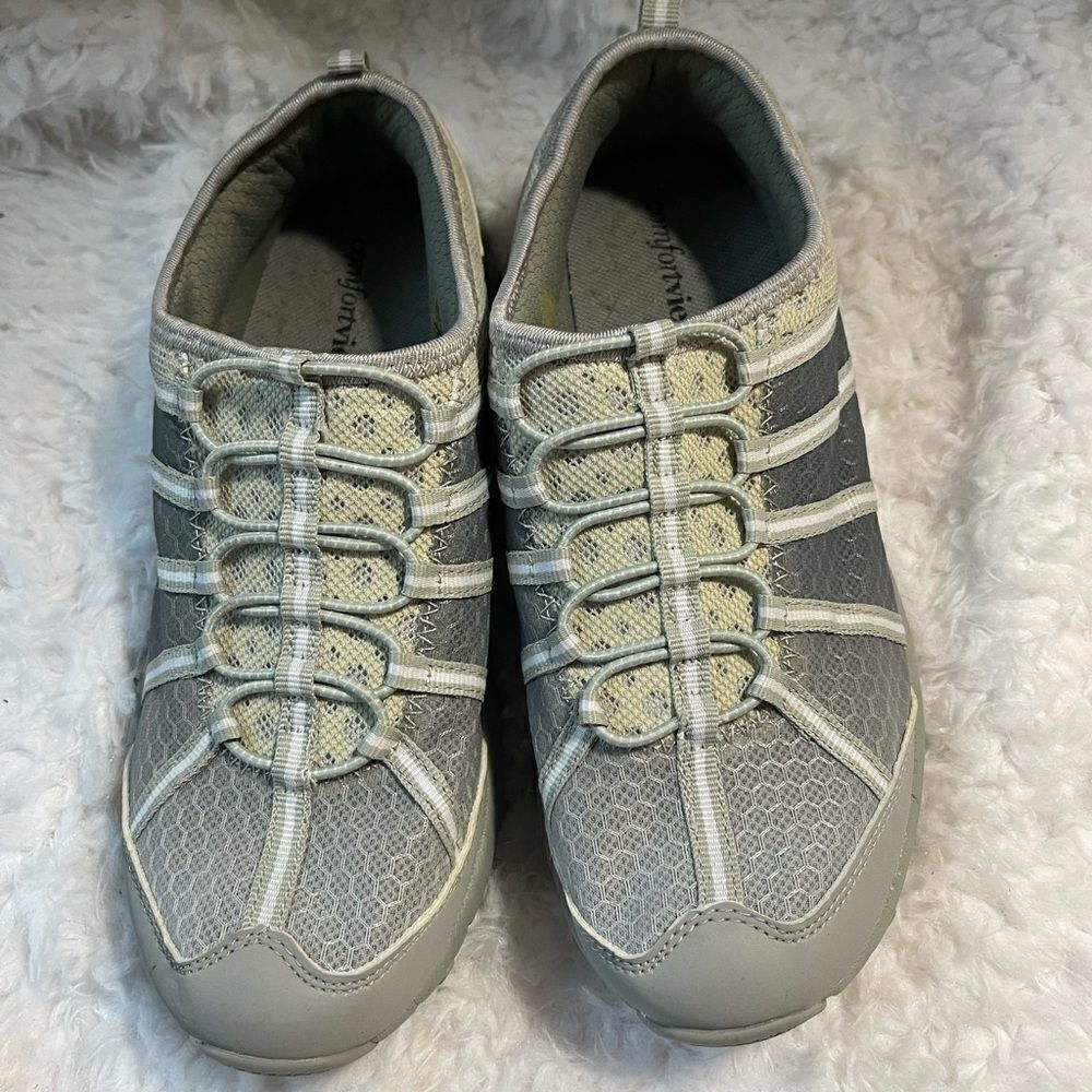 Easy Spirit gray slip on mesh sneakers light weight size 9